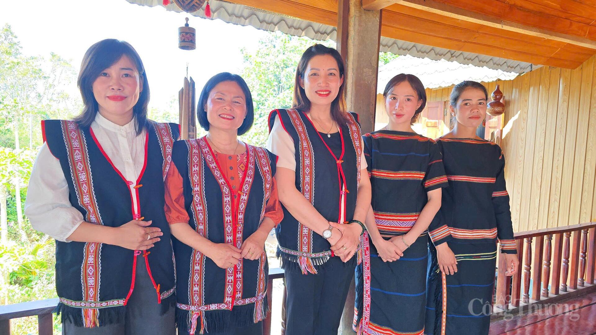 Về phố núi Pleiku xem người Jrai phục dựng lễ ăn hỏi truyền thống - 15