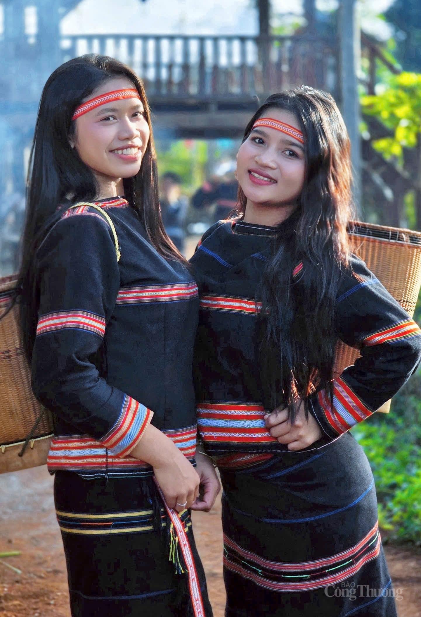 Về phố núi Pleiku xem người Jrai phục dựng lễ ăn hỏi truyền thống - 13