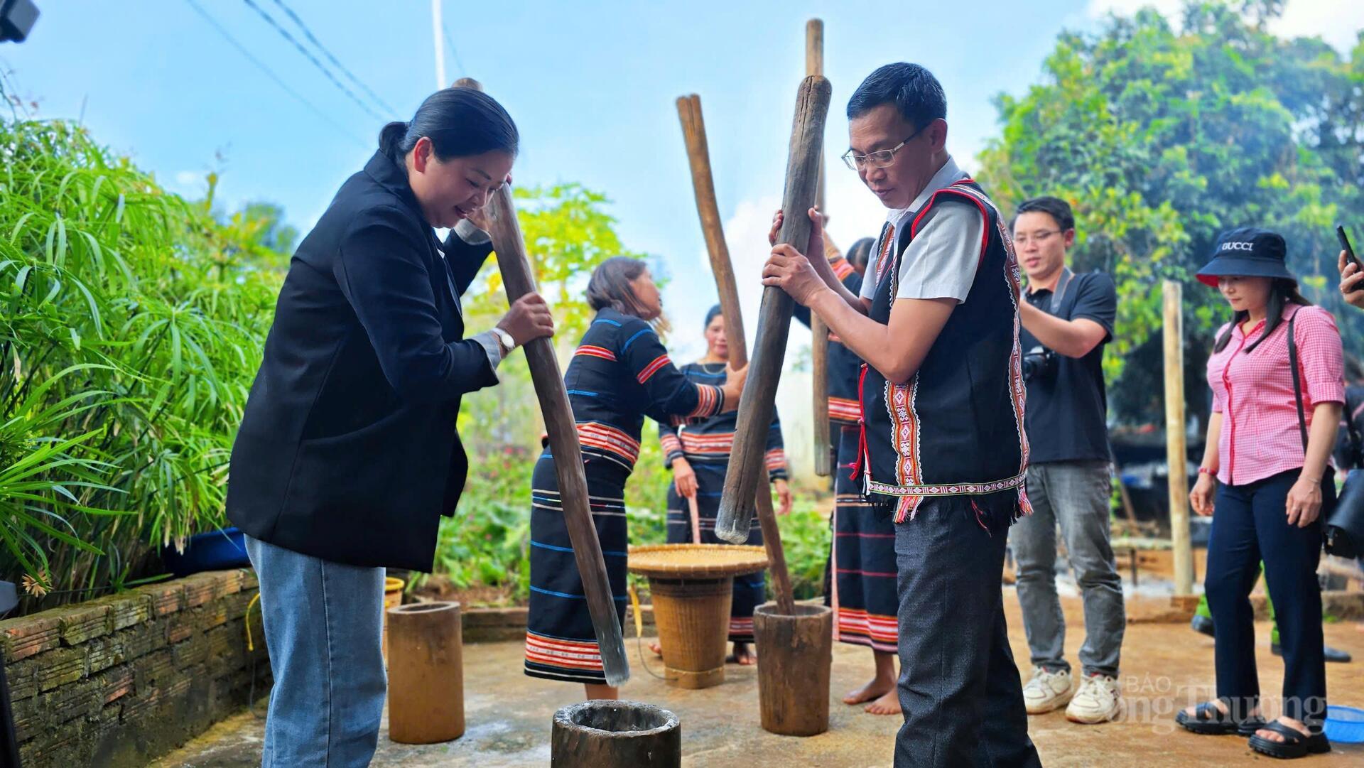 Về phố núi Pleiku xem người Jrai phục dựng lễ ăn hỏi truyền thống - 11