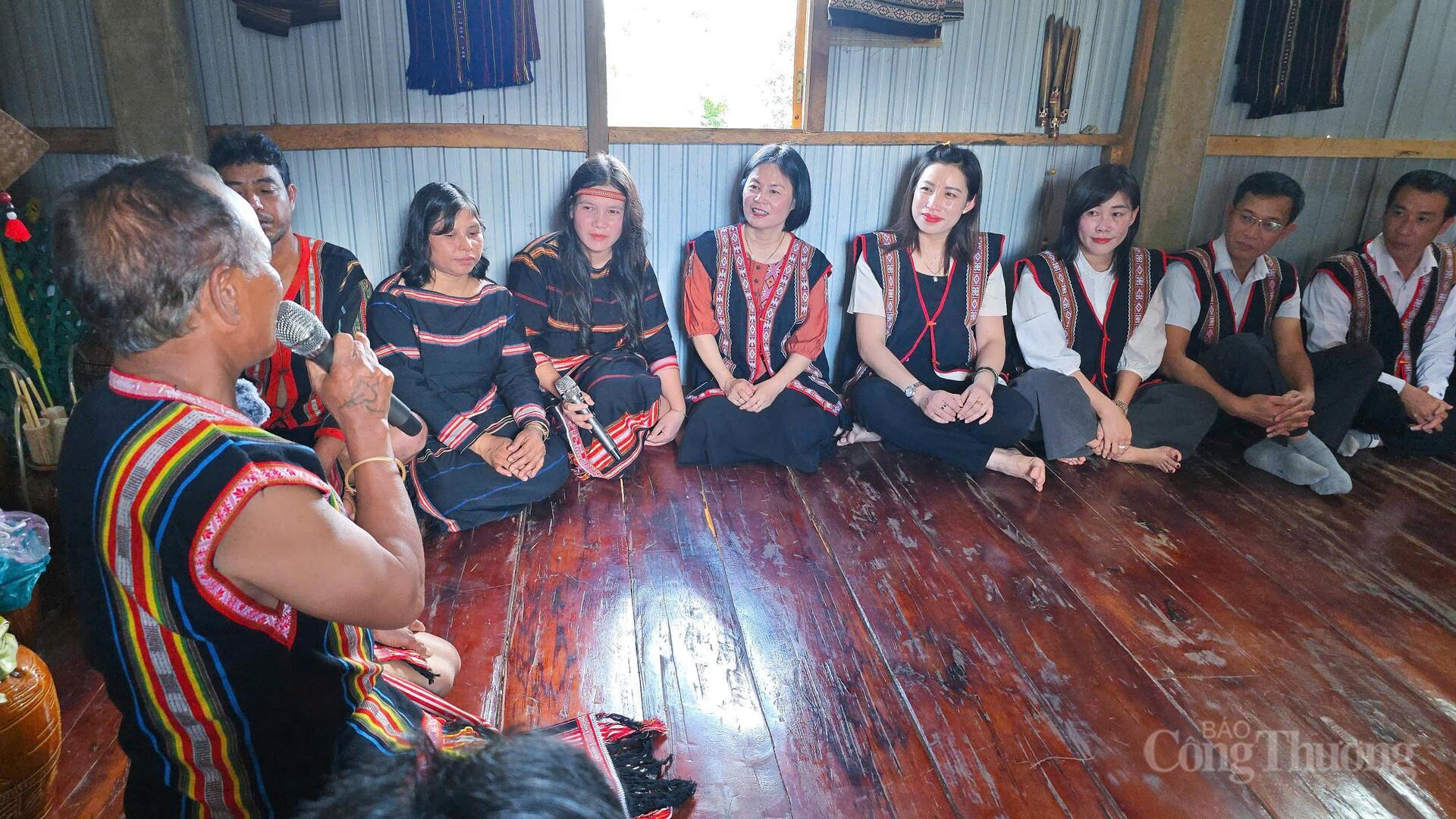 Về phố núi Pleiku xem người Jrai phục dựng lễ ăn hỏi truyền thống - 5