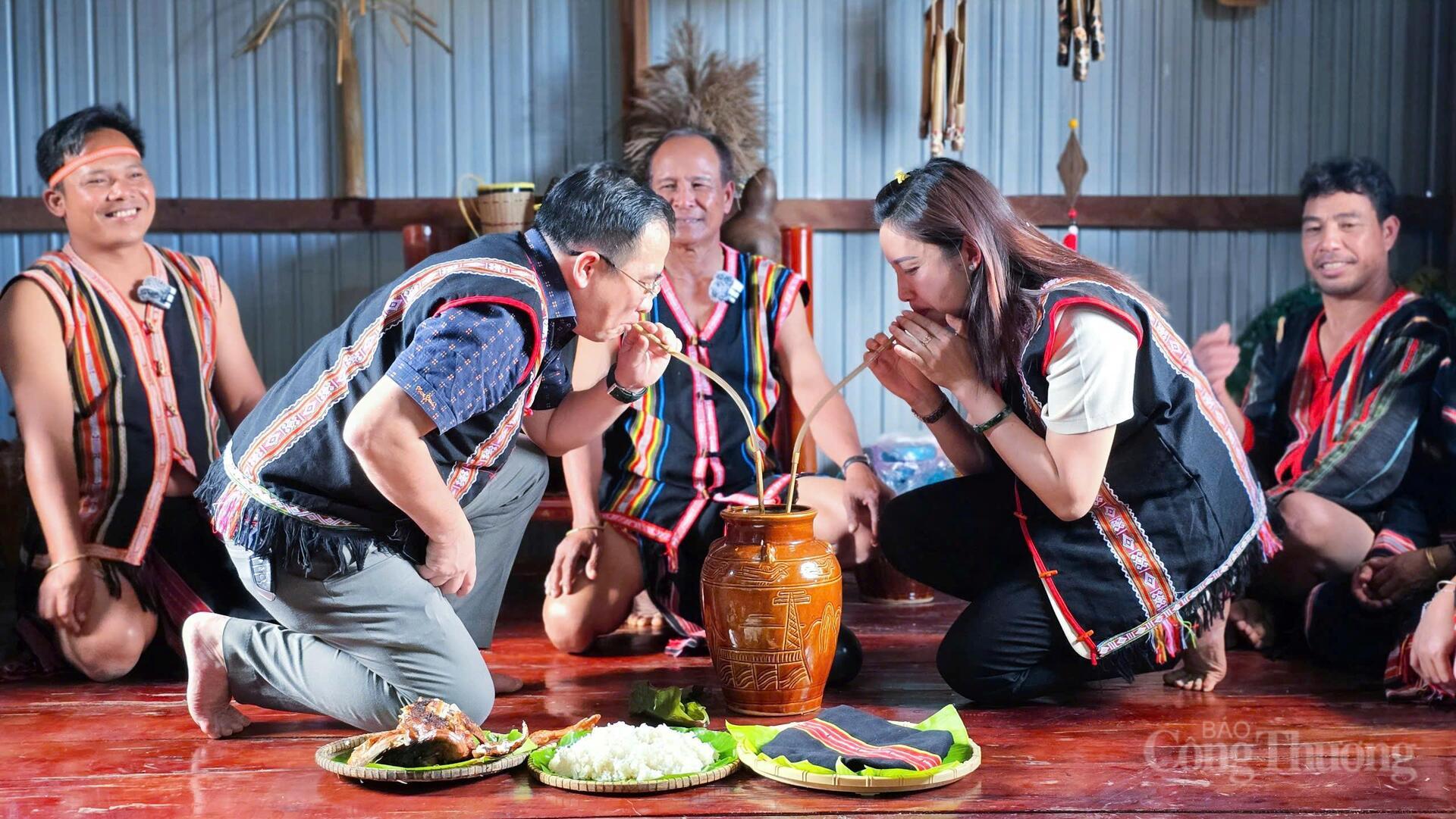 Về phố núi Pleiku xem người Jrai phục dựng lễ ăn hỏi truyền thống - 7